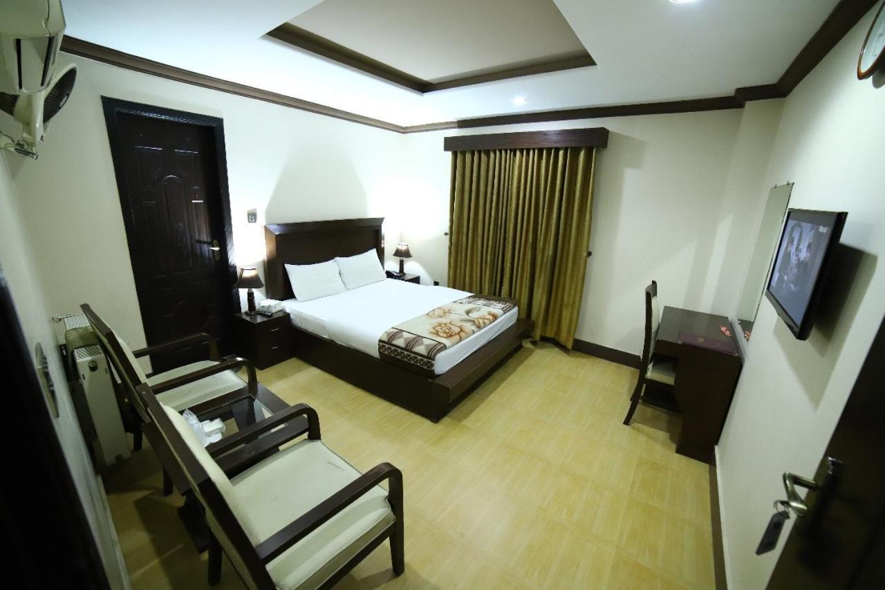 Midtown Hotel Rawalpindi Buitenkant foto