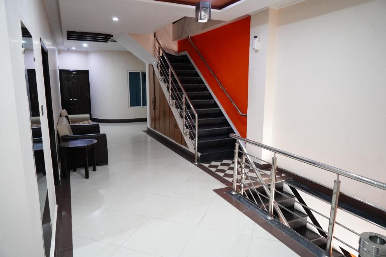 Midtown Hotel Rawalpindi Buitenkant foto