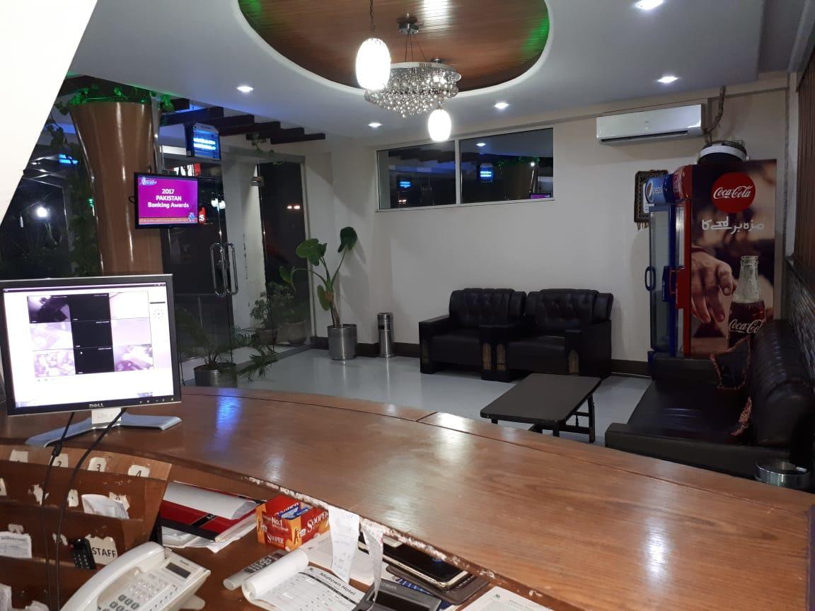 Midtown Hotel Rawalpindi Buitenkant foto
