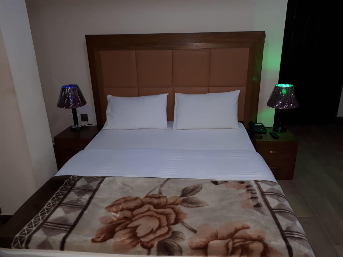 Midtown Hotel Rawalpindi Buitenkant foto