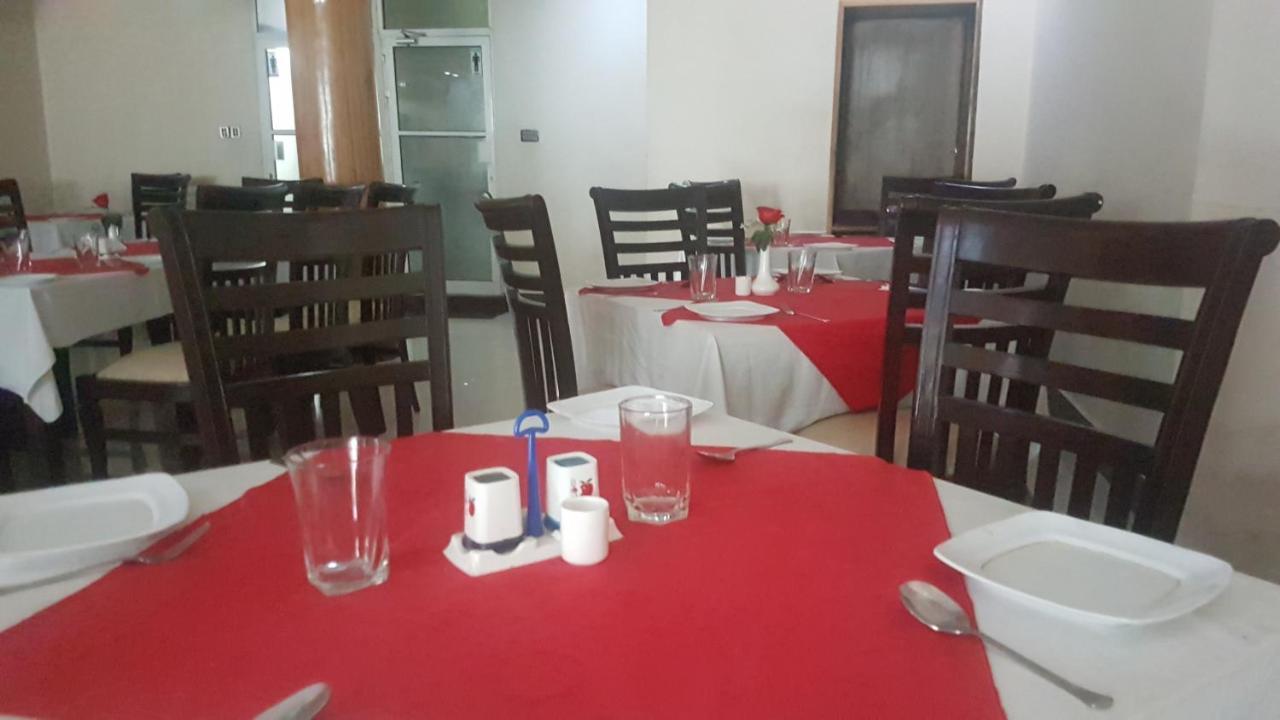 Midtown Hotel Rawalpindi Buitenkant foto