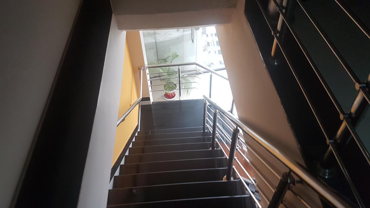 Midtown Hotel Rawalpindi Buitenkant foto