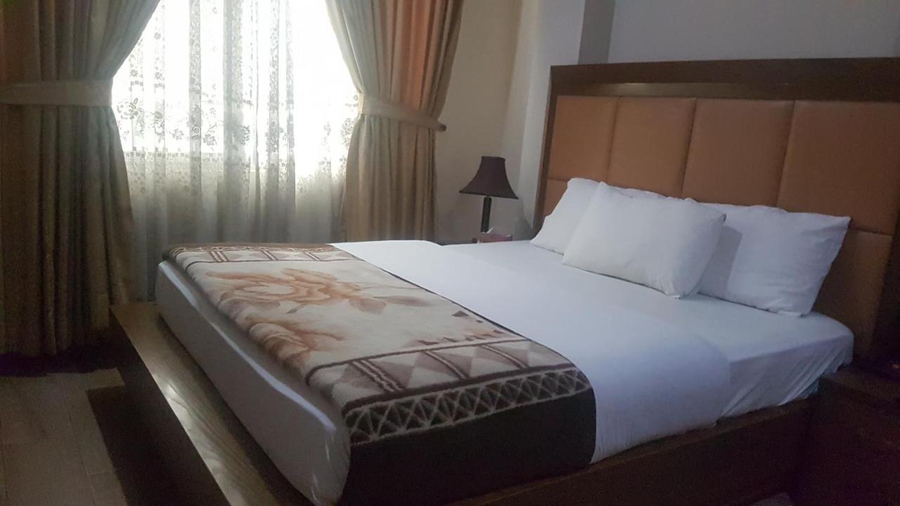 Midtown Hotel Rawalpindi Buitenkant foto