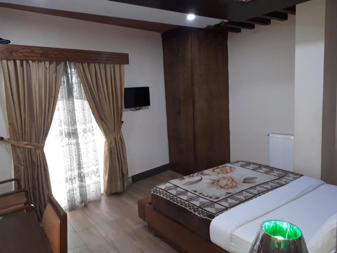 Midtown Hotel Rawalpindi Buitenkant foto