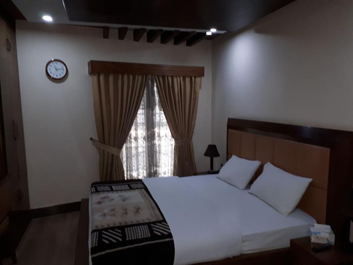 Midtown Hotel Rawalpindi Buitenkant foto