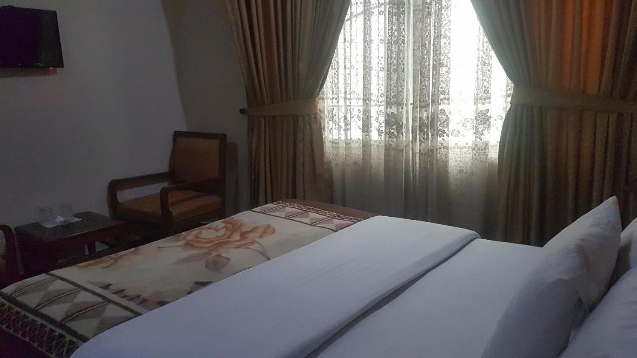 Midtown Hotel Rawalpindi Buitenkant foto