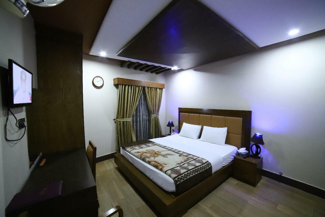 Midtown Hotel Rawalpindi Buitenkant foto