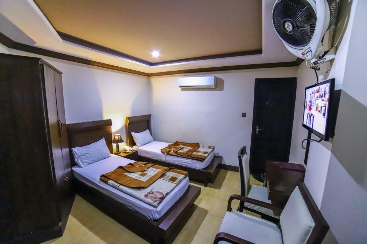 Midtown Hotel Rawalpindi Buitenkant foto