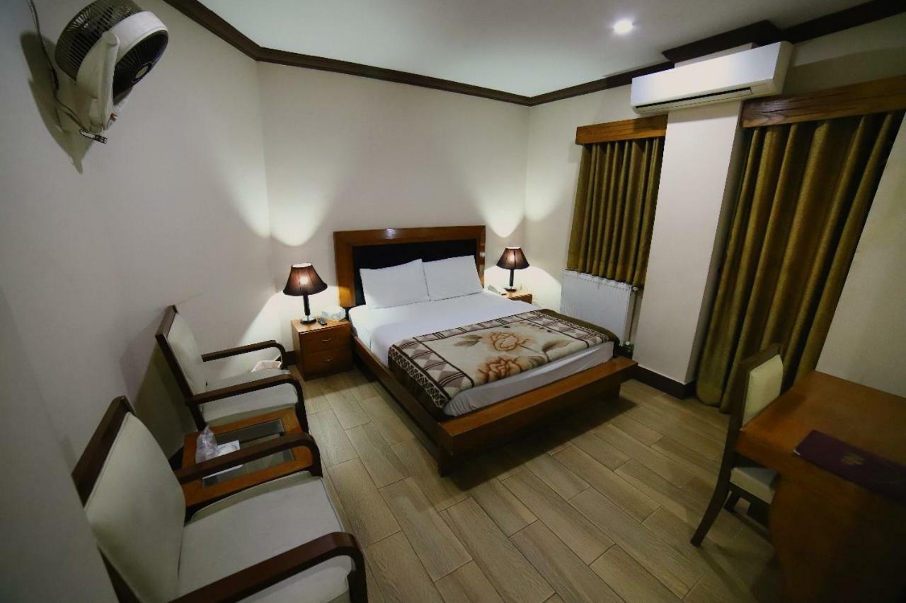 Midtown Hotel Rawalpindi Buitenkant foto